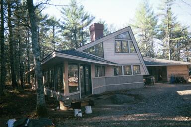 9902 112103 exterior east DX-18A.jpg (23962 bytes)